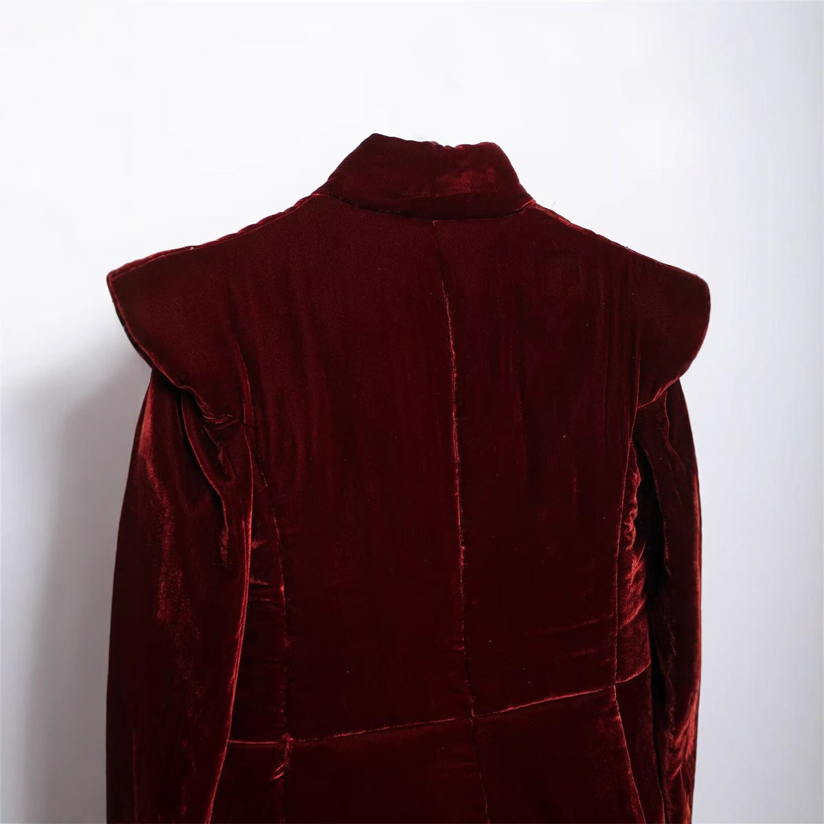 WezelBezel V-Neck Long-Sleeve Jacket – Elegant Fashion for All Occasions