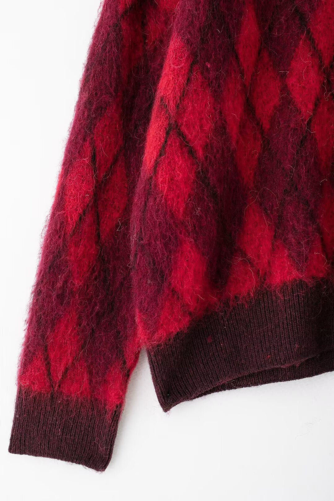 WezelBezel Diamond Pattern Sweater - Simple and Versatile