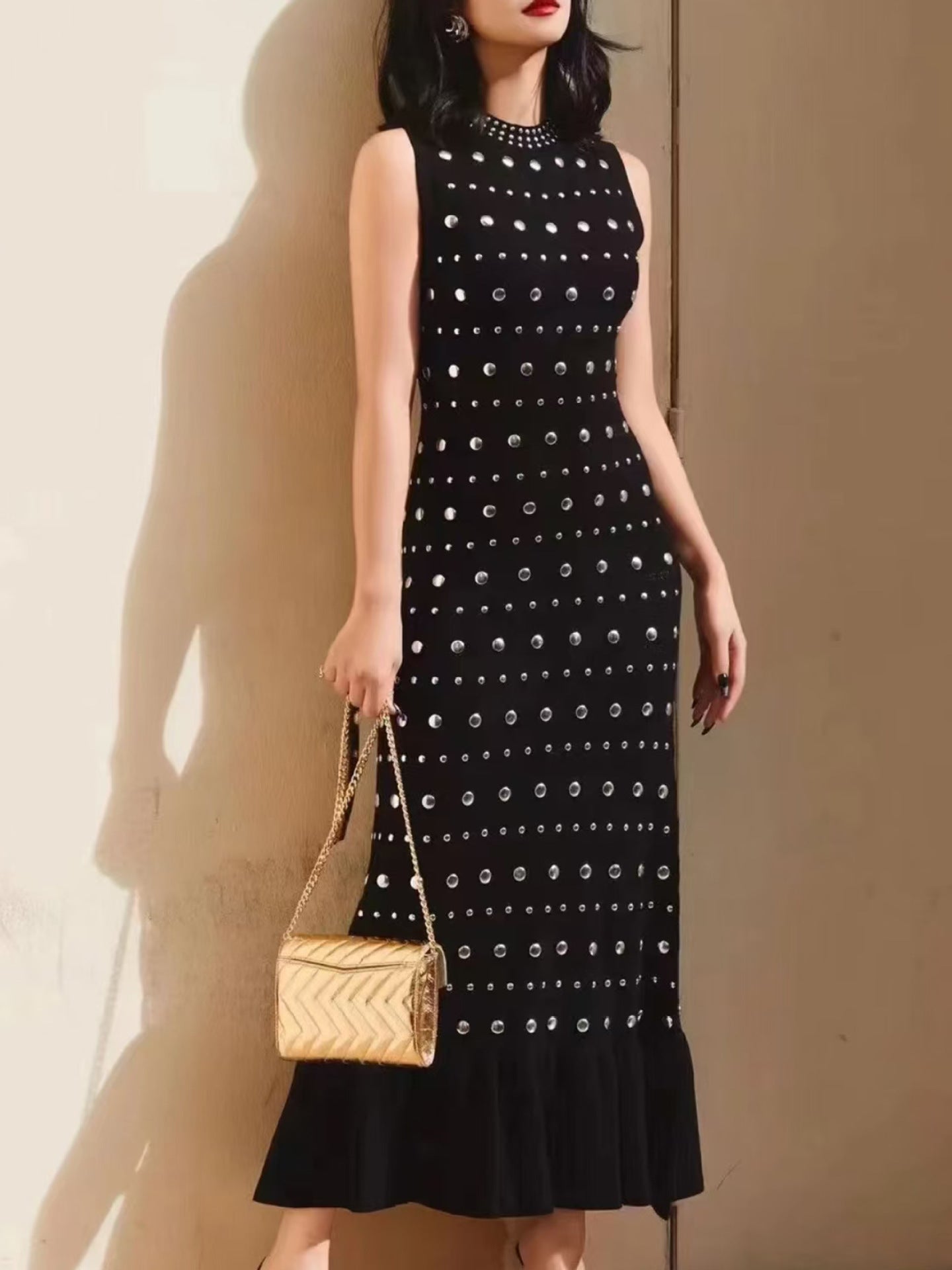 WezelBezel Sleeveless V-Neck Midi Dress