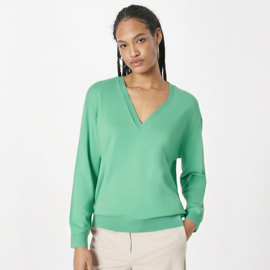 WezelBezel Soft Wool V-Neck Sweater – Relaxed & Chic